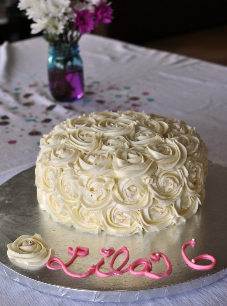 Always wanted to make a DIY rosette cake but afraid it would be too difficult?! Follow these simple steps and wow yourself and your crowd on the first try!