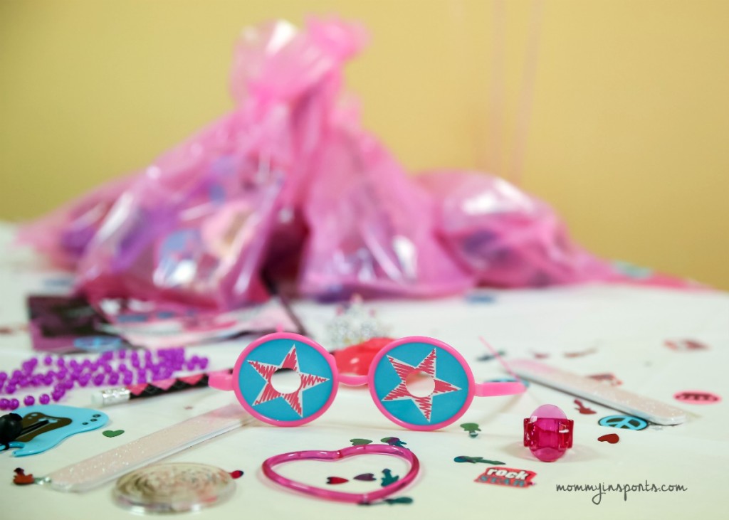 Looking to throw a simple yet rockin' rock star birthday party? Try one of these easy yet fun and creative ideas!