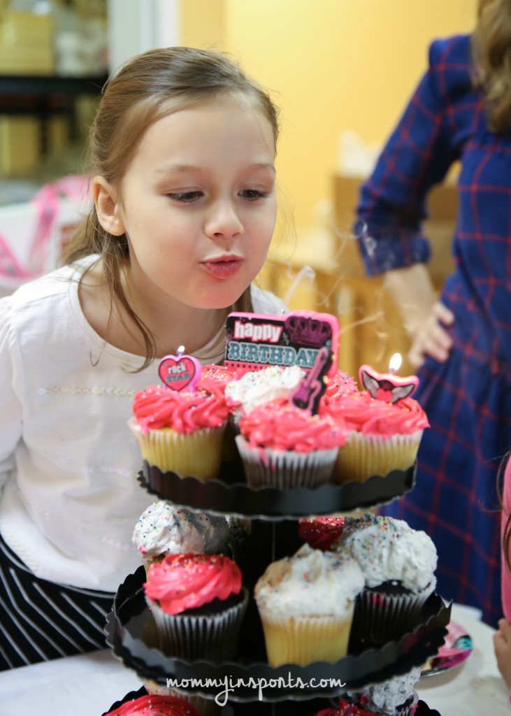 Looking to throw a simple yet rockin' rock star birthday party? Try one of these easy yet fun and creative ideas!