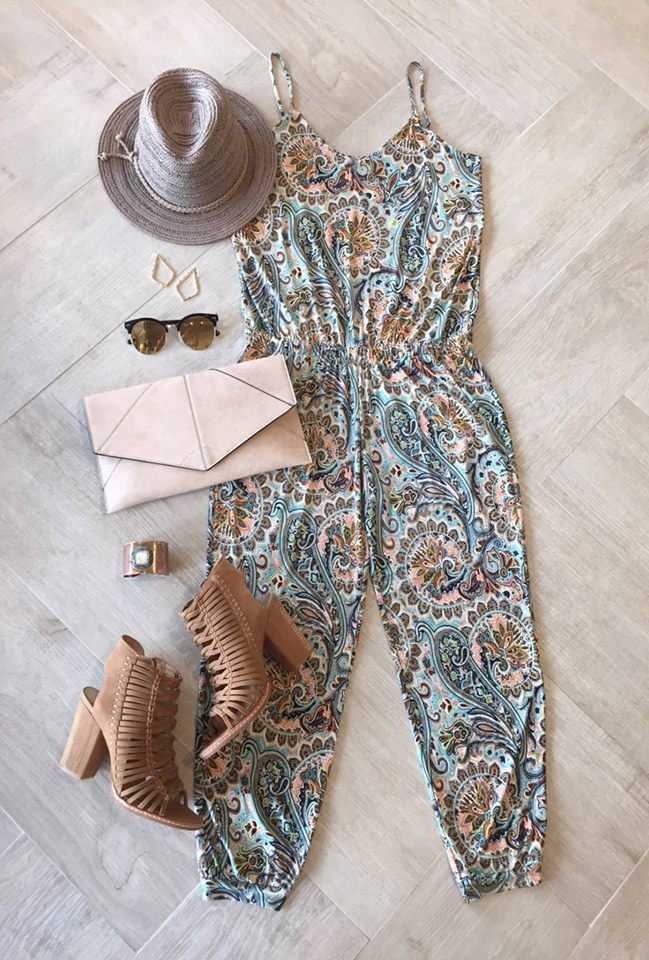 Feeling blah when it comes to summer wardrobe? Be inspired by these 5 Easy Summer Trends for Busy Women! Never worry about your OOTD again!