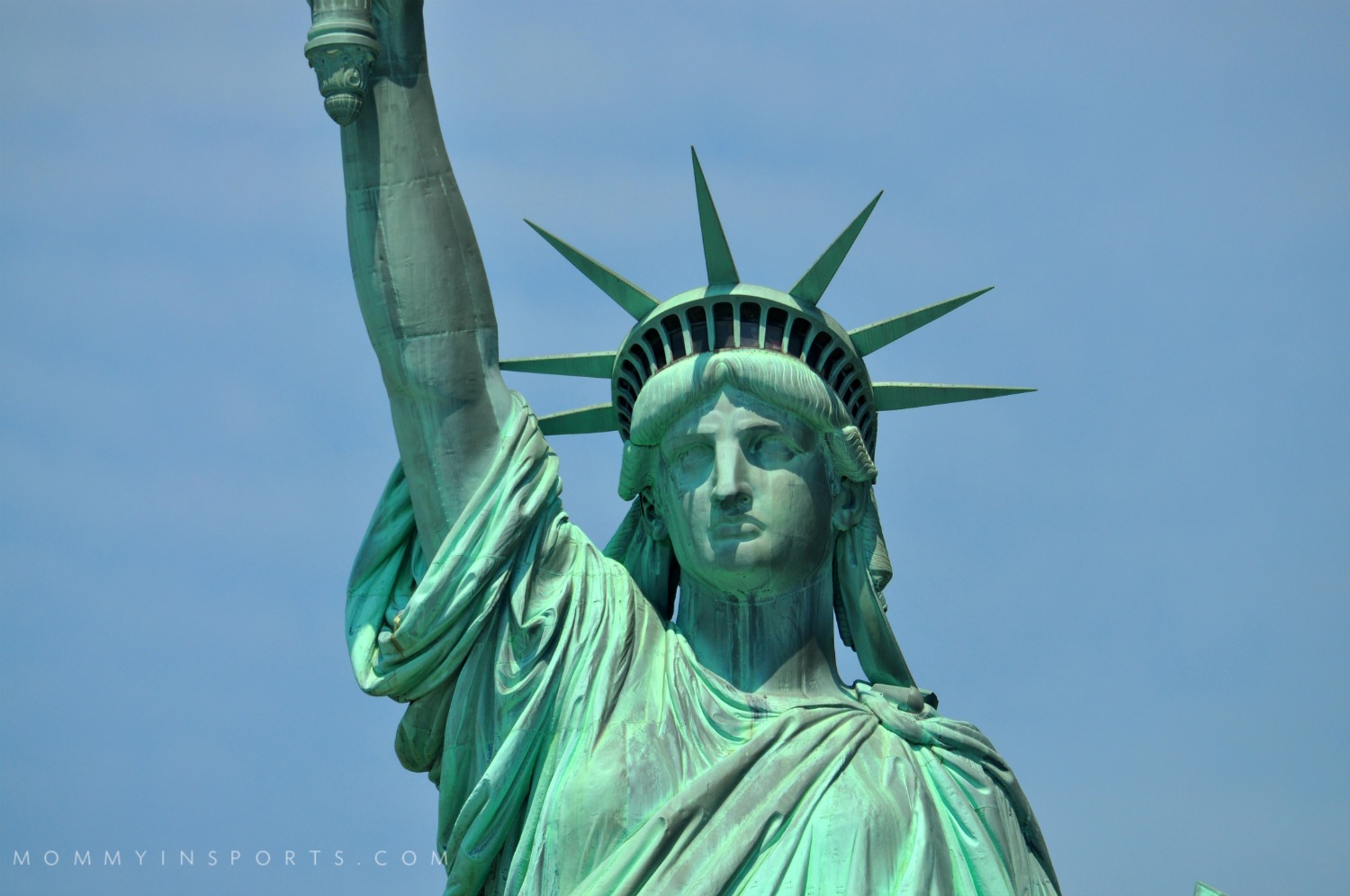 Planning a family vacation to New York City? Read this first, and learn some family friendly & money saving tips about navigating the big apple with your little ones!