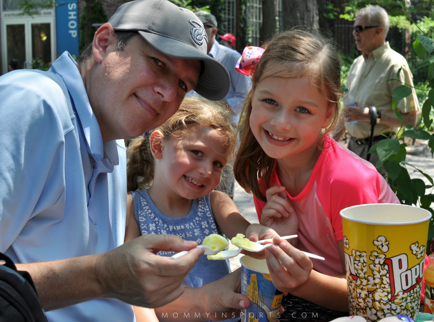 Planning a family vacation to New York City? Read this first, and learn some family friendly & money saving tips about navigating the big apple with your little ones!