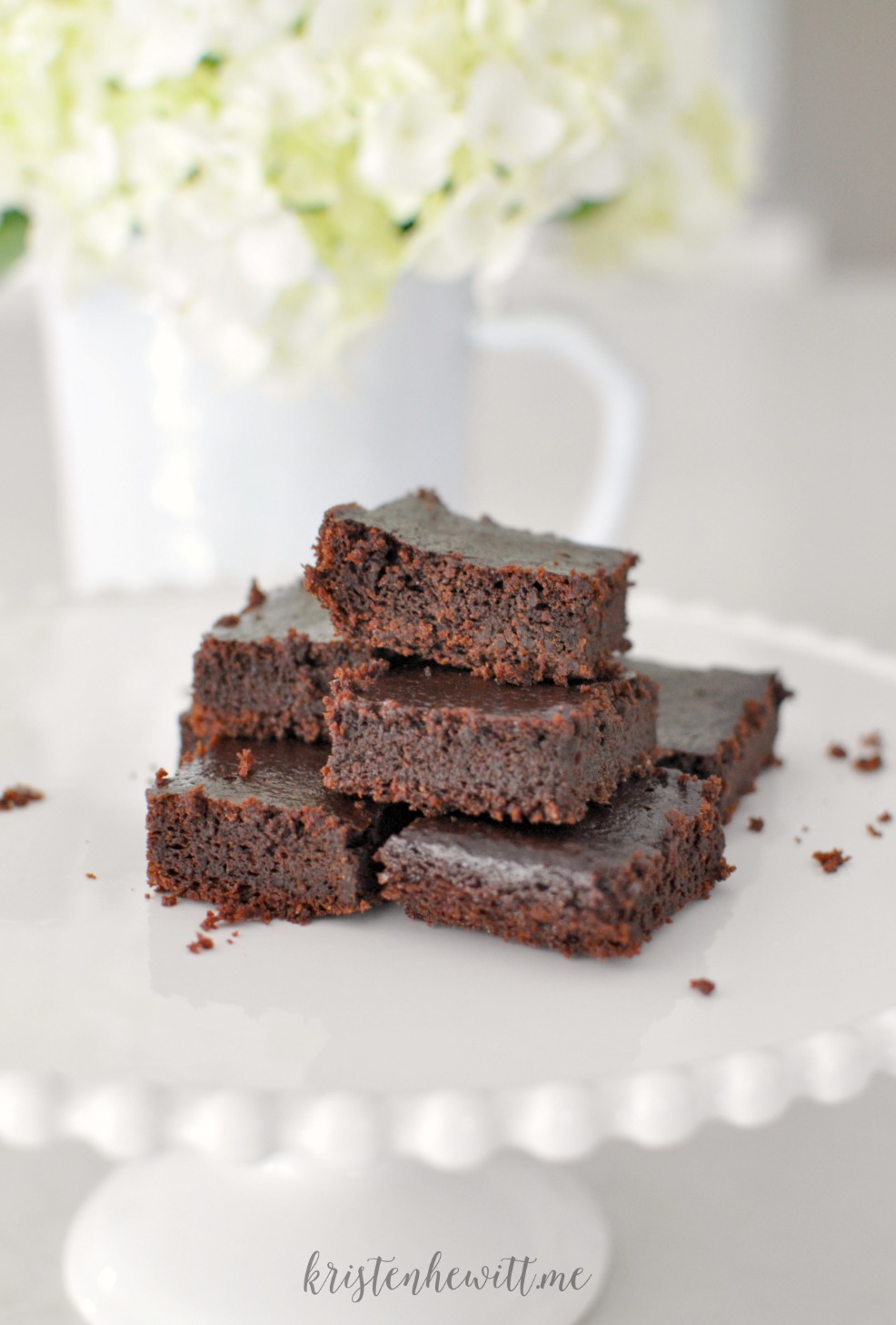Finding sweet treats is hard when you're on the paleo diet. But don't despair, these easy paleo fudge brownies are easy, satisfying, and delicious!